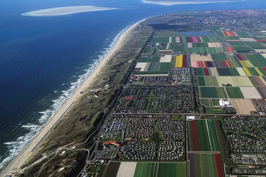 Luchtfoto bollenvelden Julianadorp